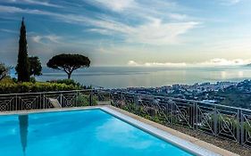 Villa Gaia - Luxury Villa, Pool & Wellness Rooms